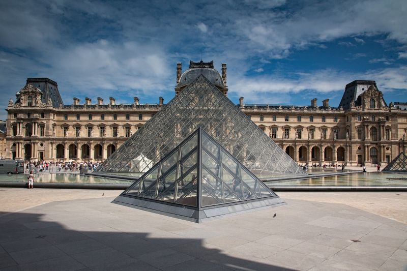 Louvre grafika